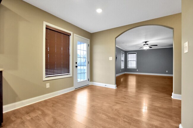 Building Photo - Pet Friendly Four Bedroom!
