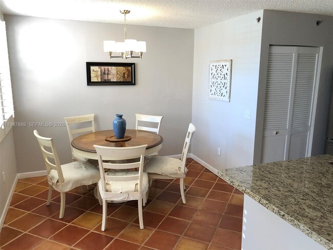 Building Photo - 19901 E Country Club Dr