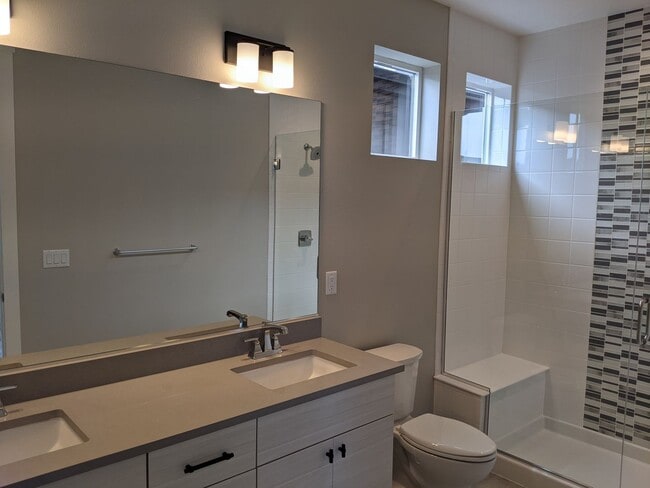 Building Photo - Modern 3-Bedroom Home in Prime Arvada Location