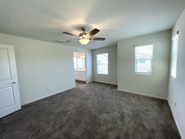 Building Photo - 2014 N Ralph Ln