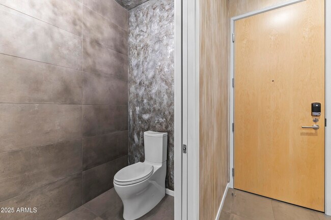 Building Photo - 7180 E Kierland Blvd