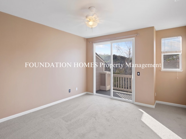 Building Photo - 33 Ranch Dr