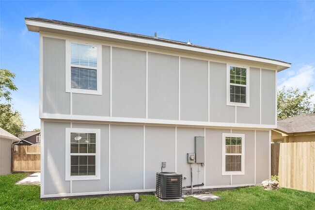 Building Photo - 5630 Gineridge Dr