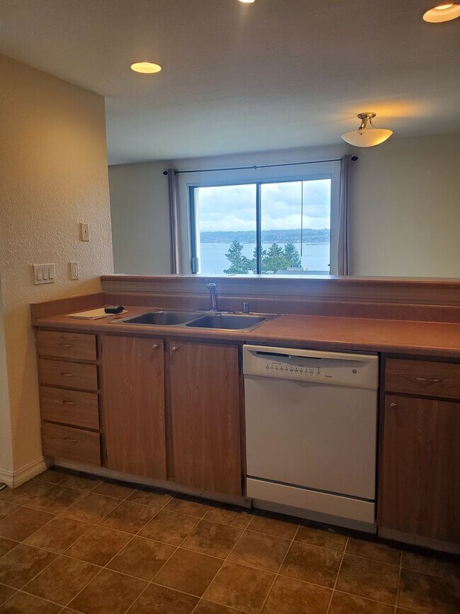 Building Photo - 2 Bedroom Condo At Sunn Fjord Condominiums...
