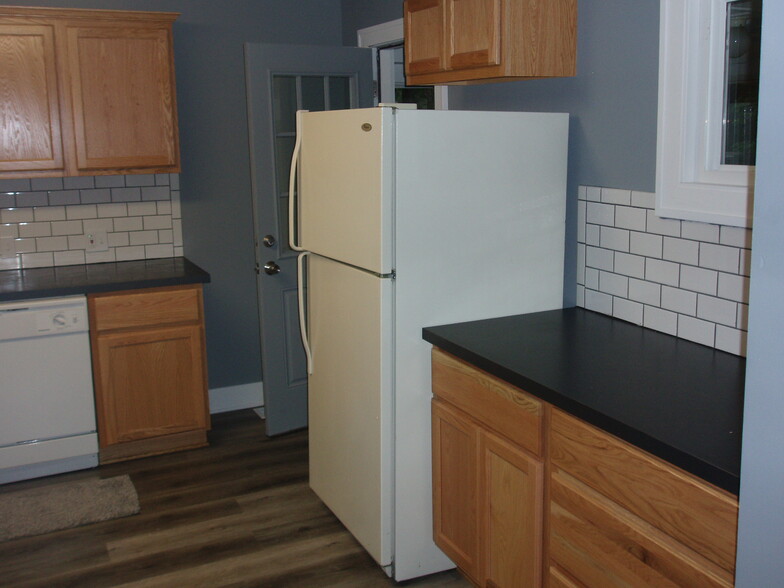 Kitchen - 525 Clark Dr NW