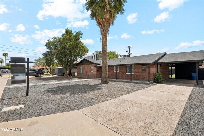Building Photo - 1731 E Verde Ln