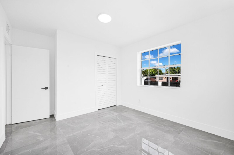 Building Photo - 4040 SW 108th Ave