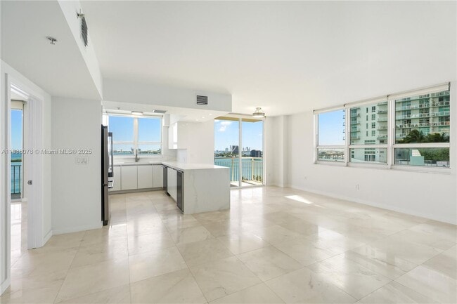 Building Photo - 2000 N Bayshore Dr