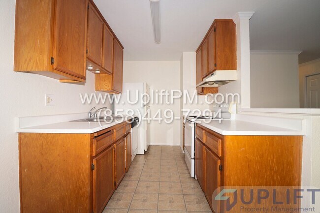 Building Photo - 1 Bed, 1 Bath Condo in Gated Community wit...