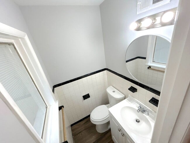 Building Photo - 3156 Clarendon Rd