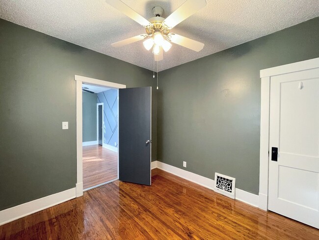 Building Photo - Clean 1 bedroom home