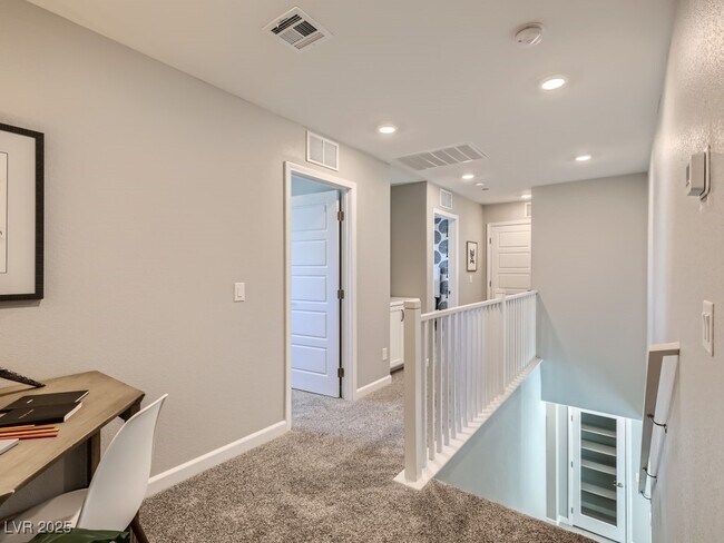 Building Photo - 314 Silva Pl