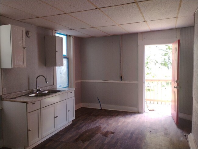 Building Photo - 2531 W Main St