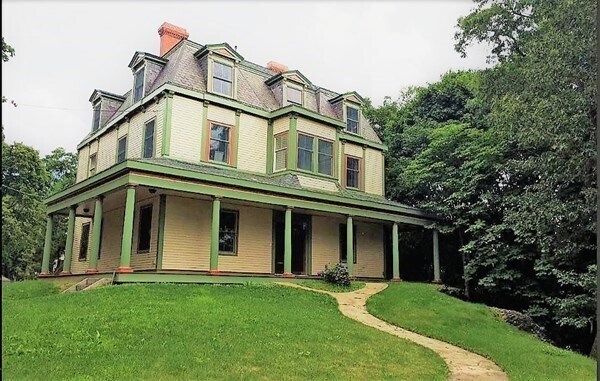 Building Photo - 49 Cedar St