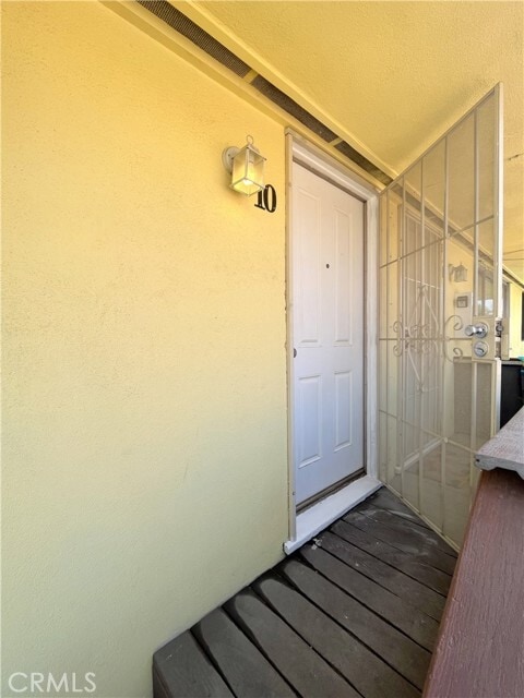 Building Photo - 10 W Cypress Ave