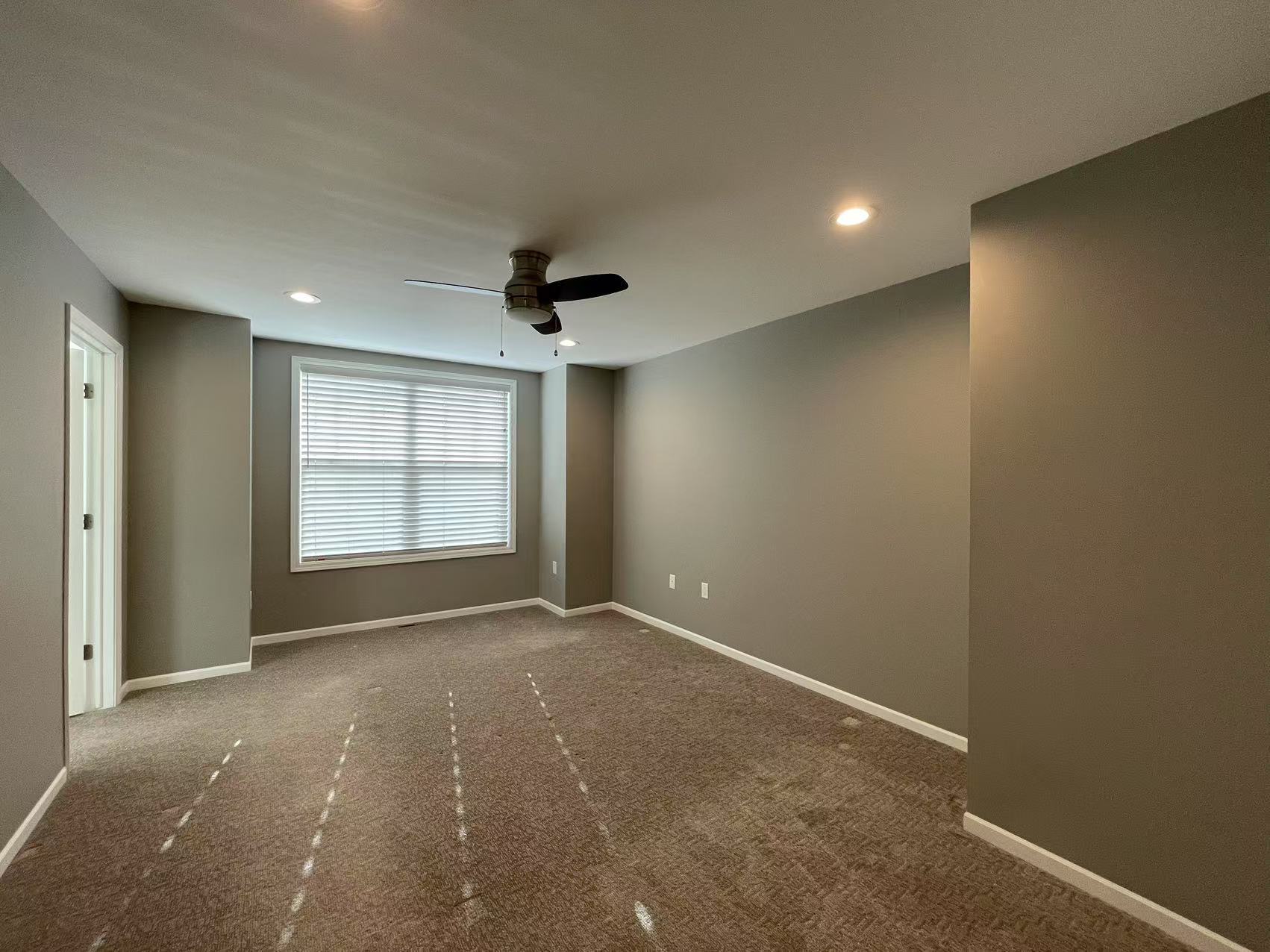 Building Photo - 703 Cricket Ln