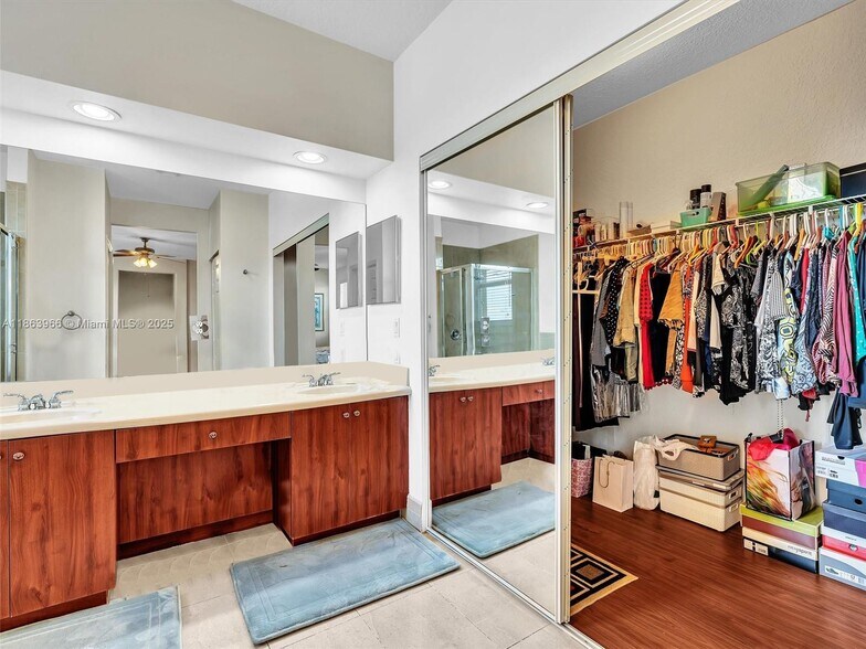 Building Photo - 3844 SW 53rd St