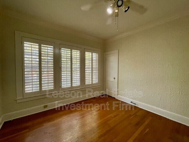 Building Photo - 458 Forest Ave