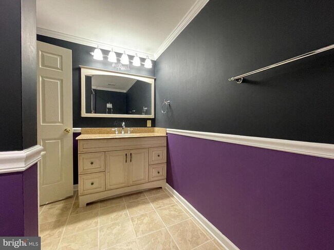 Building Photo - 20871 Freedom Run Dr