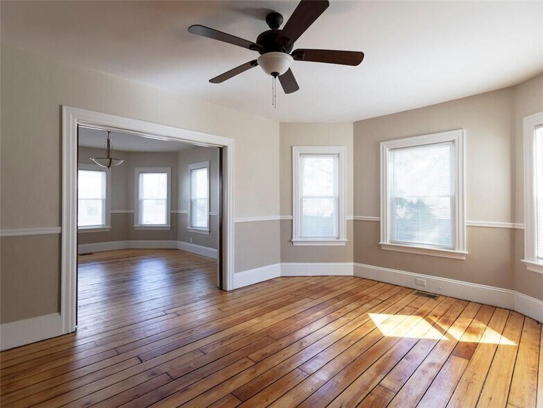 Building Photo - 18 Meader St