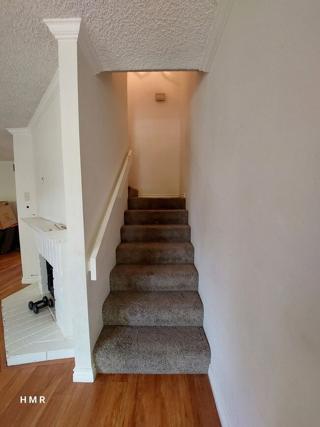 Building Photo - 3 bedrooms 3 baths in San Dimas Glenwood T...