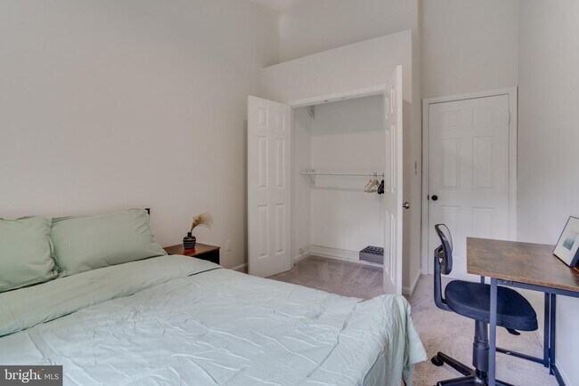 Building Photo - 3700 Roxbury Ln