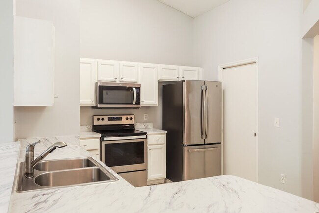 Building Photo - 7625 Dover Cliff Dr S