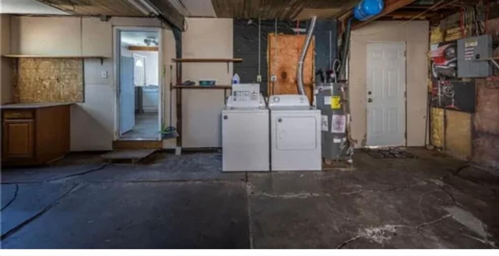 Building Photo - 9242 Walnut St