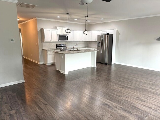 Building Photo - 113 Candler Park Dr