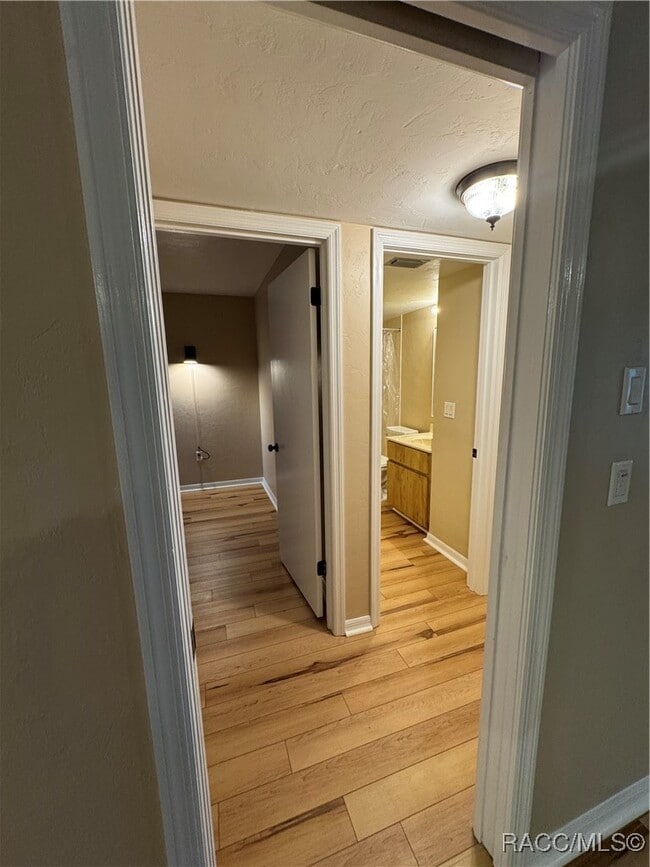 Building Photo - 790 E Gilchrist Ct