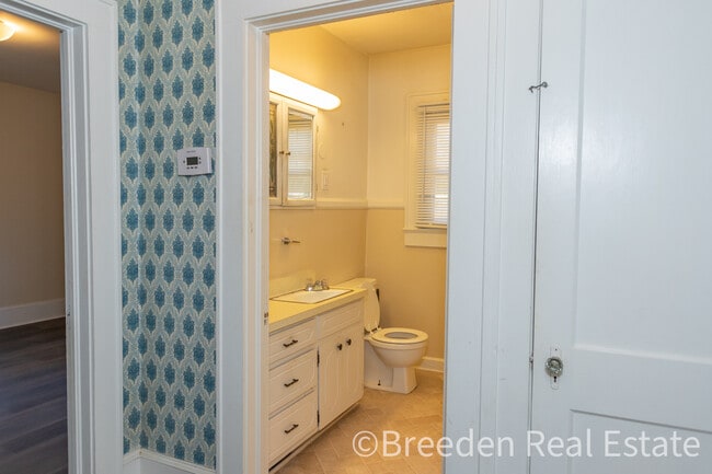 Building Photo - 400 Collett St