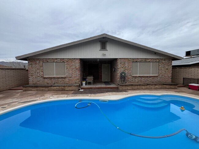 Building Photo - 3Br 3Ba House with Pool Across- RIVERFRONT with Balcony Observation Deck