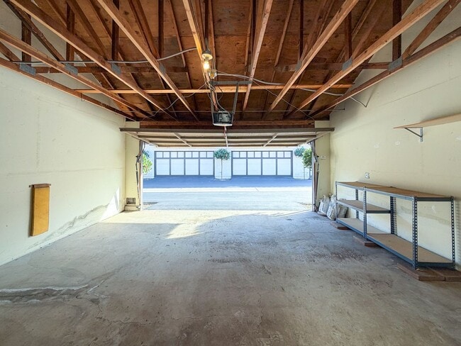 Building Photo - 2262 Martinique Ln