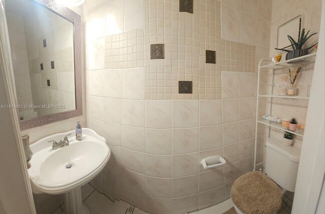 Building Photo - 1145 W 42nd St