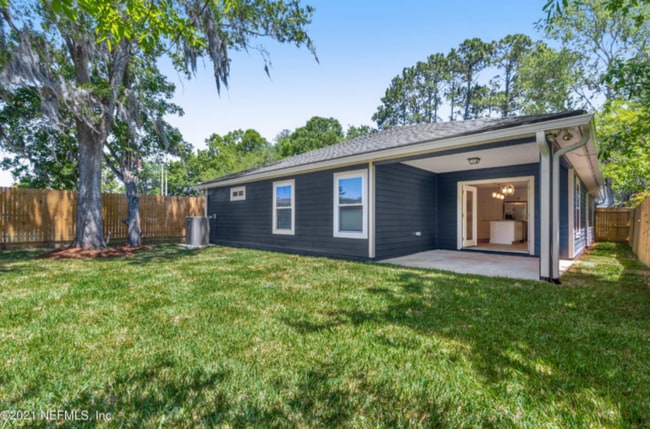 Building Photo - A beautiful 4 bedroom, 2 bathroom property...