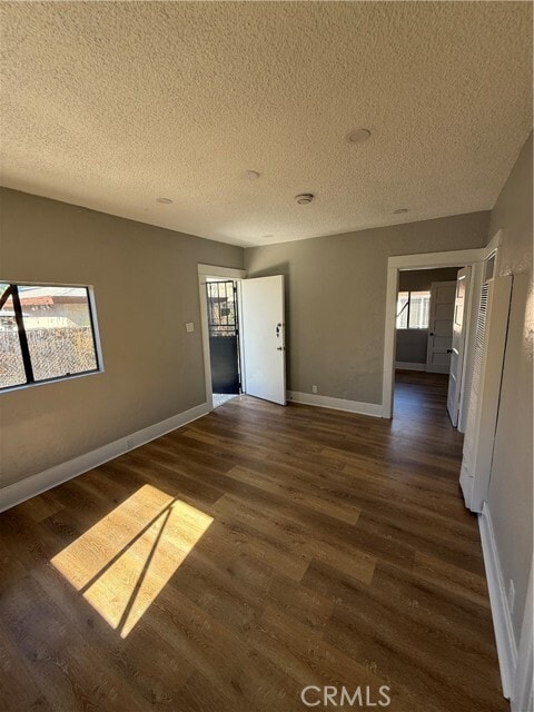 Building Photo - 2853 E 6th St