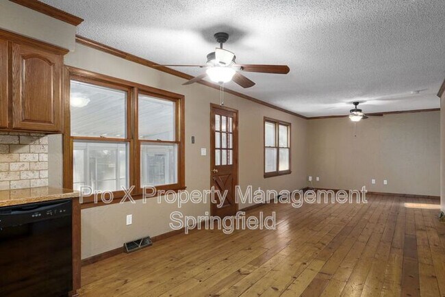 Building Photo - 2053 S Hillcrest Ave