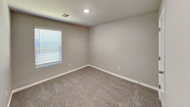 Building Photo - Very Nice 4 Bedroom 2 Bath Home in Piedmont Schools