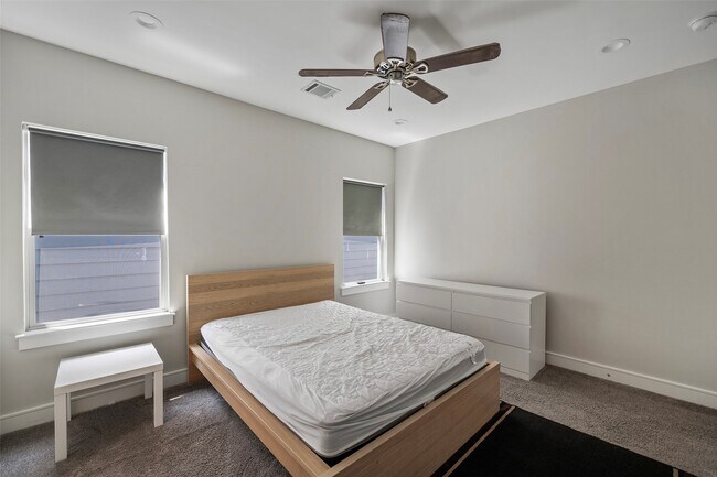 Building Photo - 6533 Castlebay Dr