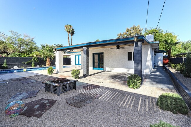 Building Photo - Single Story, Private Pool near the Art District