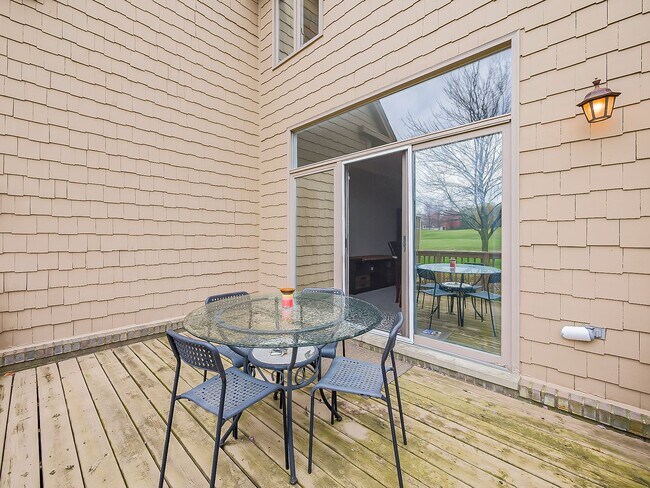 Building Photo - AVAILABLE NOW! Sun-Filled 3-Bed, 2.5-Bath Home with Golf Course Views in Bloomfield Hills