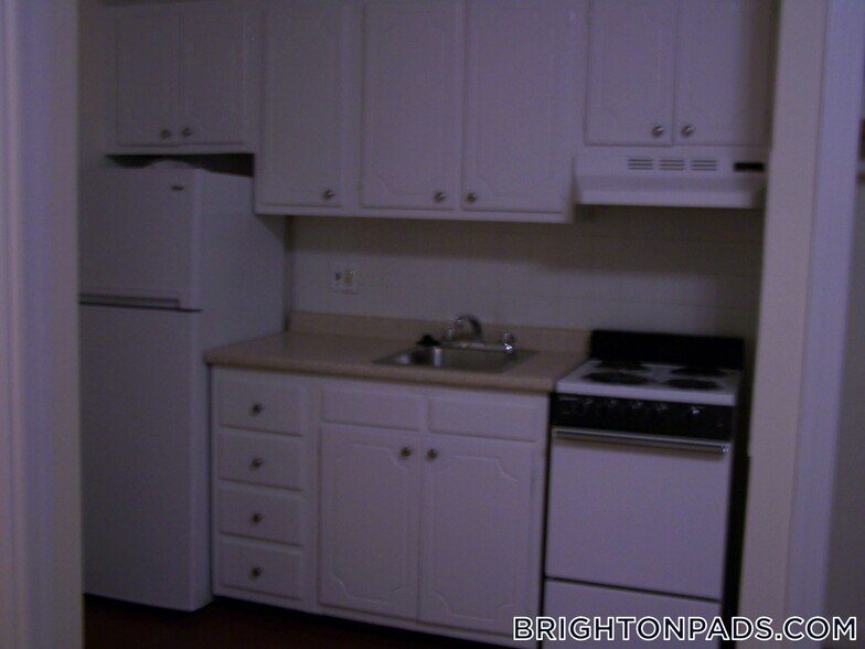 Building Photo - 164 N Beacon St