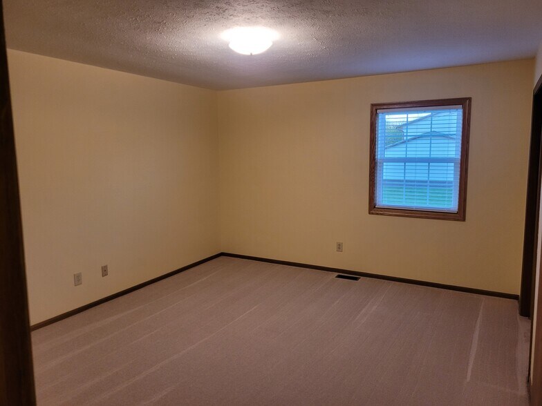 Front Bedroom - 890 Postiy St NW