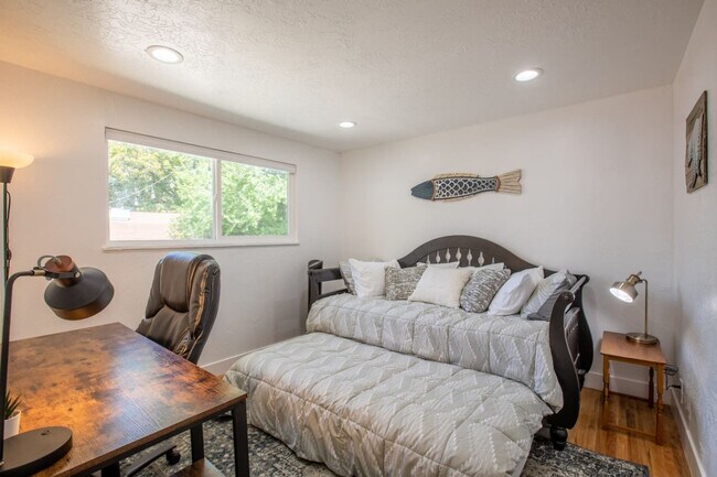 Building Photo - 9949 E Sego Lily Dr
