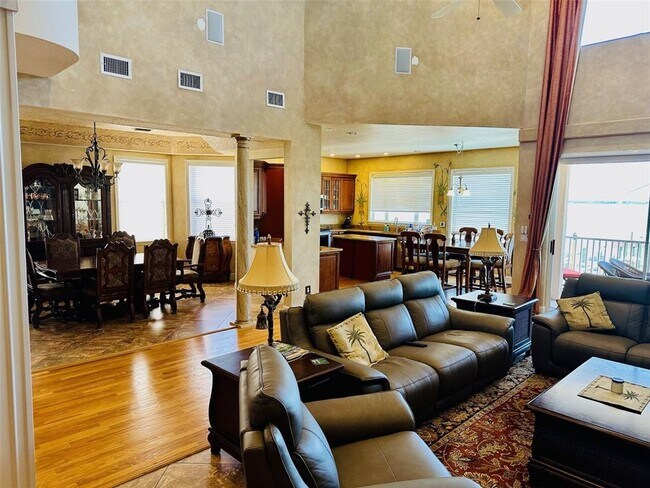 Building Photo - 202 Sand Key Estates Dr