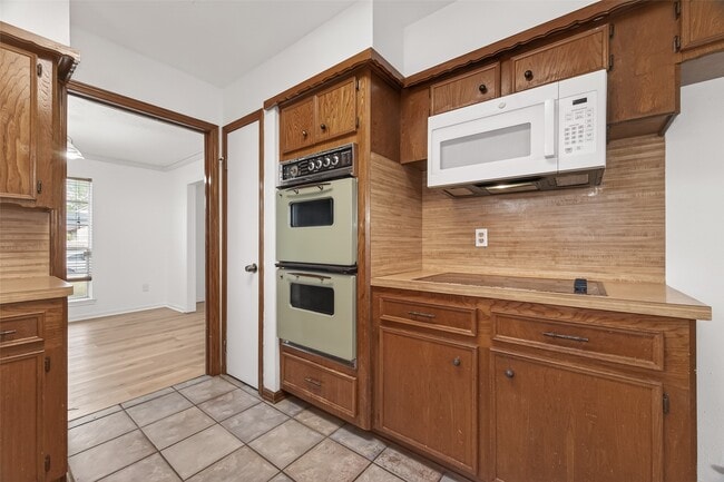 Building Photo - 13335 Trompilla Ln