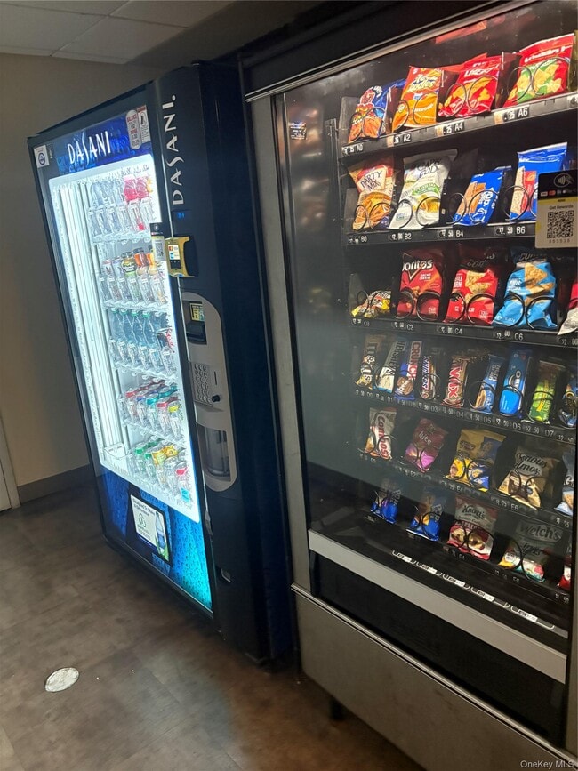 Building Photo - 100 W Broadway