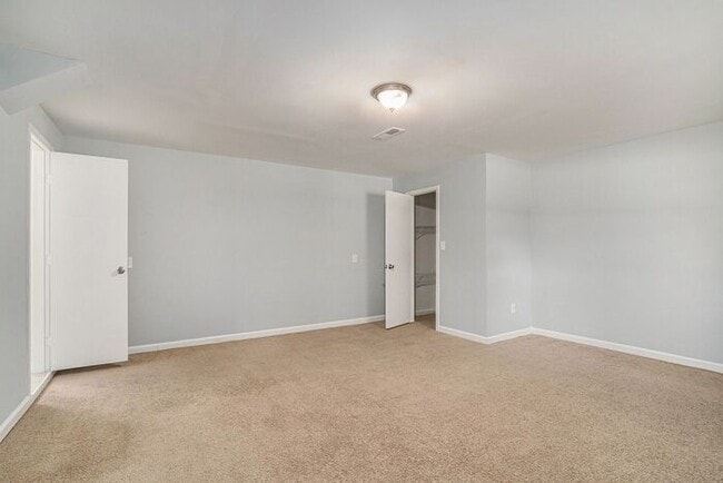 Building Photo - Renovated 4BR/2.5BA Home in Jonesboro!