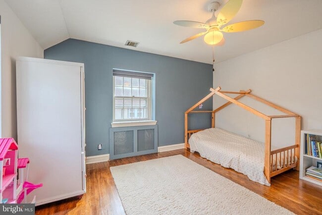 Building Photo - 128 Henley Rd