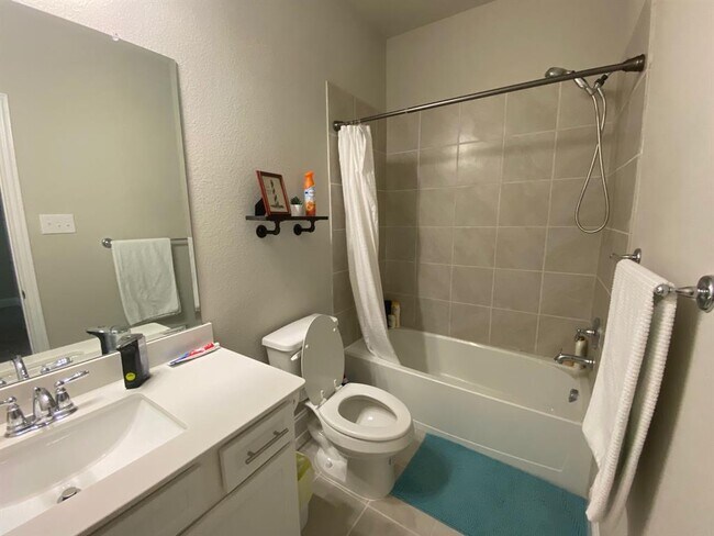 Building Photo - 2008 Naples Dr